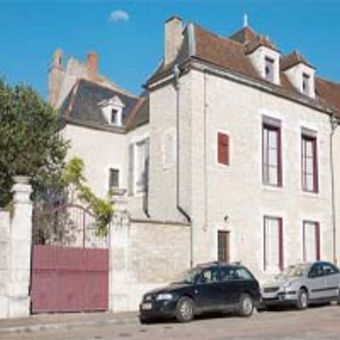 15 Place Voltaire, Vermenton