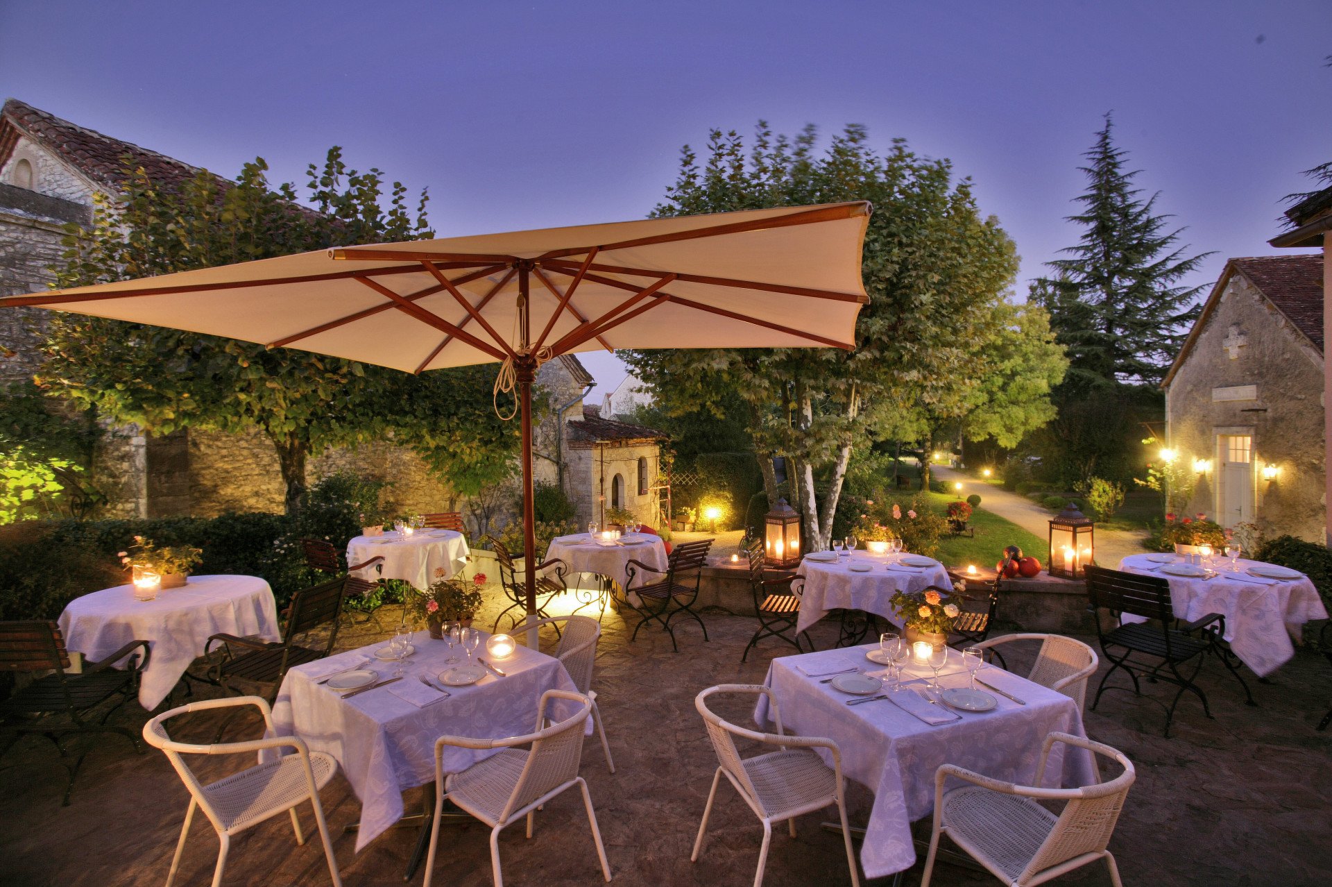 Tour Canoeing on the Dordogne Headwater B08DO